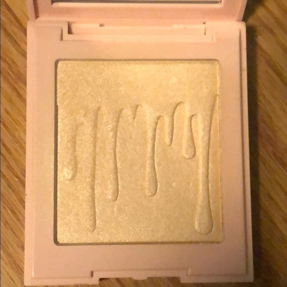 Kylie Cosmetics highlighter